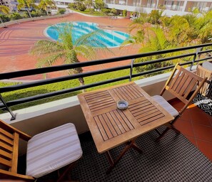 Outdoor dining - Forum Palace Madeira (Funchal)