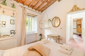 5 chambres, fer et planche à repasser, Wi-Fi, draps fournis