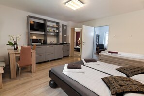 Family Apartment, Garden View | In-room safe, free WiFi - ALPINpelso (Sankt Michael im Lungau)