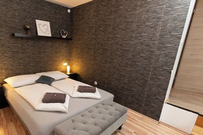 Apartment, 2 Bedrooms | In-room safe, free WiFi