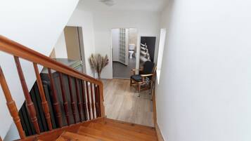 Familienapartment, Gartenblick | Zimmersafe, kostenloses WLAN