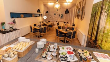 每日供应自助式早餐(每人 EUR 13.50)