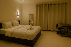 1 habitación, tabla de planchar con plancha, wifi y ropa de cama 