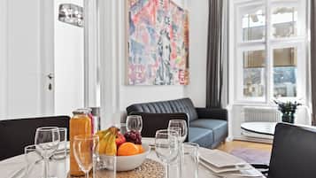 Apartamento luxo, 3 quartos, para não fumantes, ar-condicionado | Opções para refeição no quarto