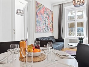 Deluxe Apartment, 3 Bedrooms, Non Smoking, Air conditioning | In-room dining - MICE&MEN Serviced Apartment City Center (Vienna)