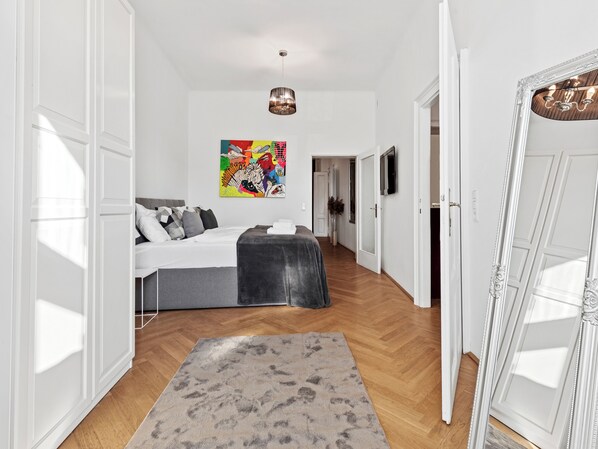 شقة ديلوكس - ٣ غرف نوم - لغير المدخنين - مكيّف هواء | مكواة/لوح كي وواي فاي مجانًا