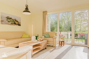 Unclassified image, 4 of 45, button