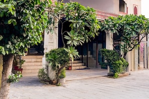 House | Reception