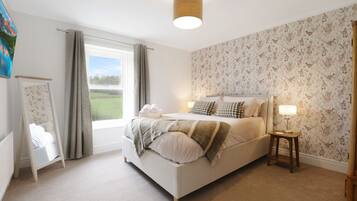 3 bedrooms, desk, travel crib, free WiFi