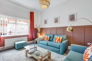 Smart TV, books - Horatio - North East Escapes (Roker)