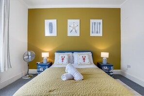 2 bedrooms, iron/ironing board, travel cot, free WiFi