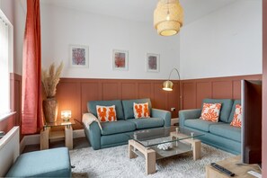 Una Smart TV, libros