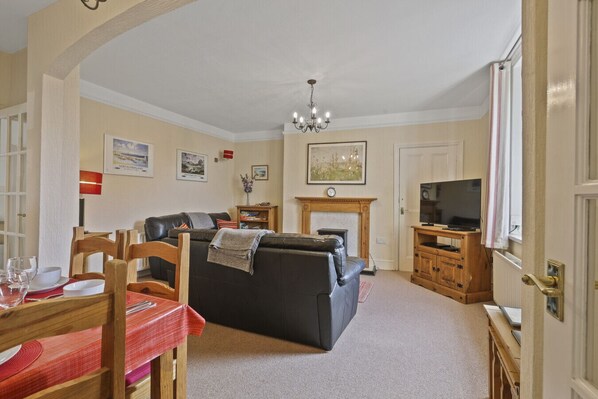 Smart TV, DVD player, books