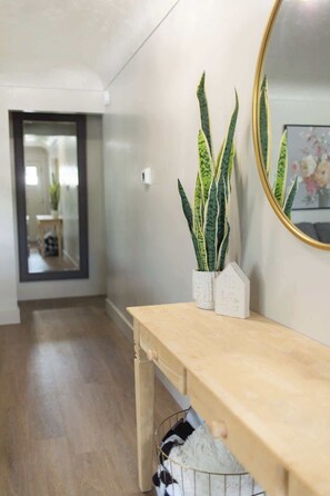 Interior - Cozy & Updated Cottage for 4 (Billings)