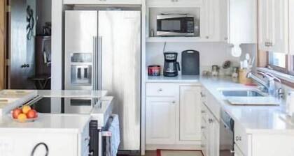 Spacious Home for 7 near Zoo MT