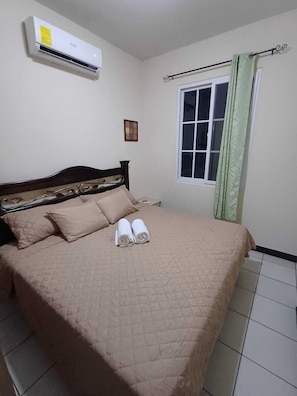 3 Schlafzimmer, Bügeleisen/Bügelbrett, WLAN, Bettwäsche
