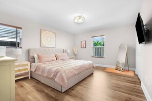 4 室のベッドルーム、WiFi、ベッドシーツ