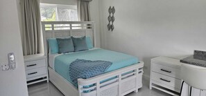 3 bedrooms, in-room safe, desk, iron/ironing board