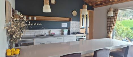 Kühlschrank, Mikrowelle, Geschirrspüler