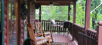 The Cozy Cub is a cozy 2-bedroom secluded cabin in charming Sevierville