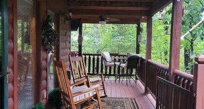 The Cozy Cub is a cozy 2-bedroom secluded cabin in charming Sevierville