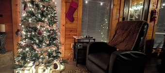 The Cozy Cub is a cozy 2-bedroom secluded cabin in charming Sevierville