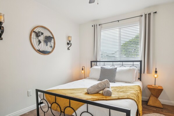 3 bedrooms, desk, iron/ironing board, travel crib