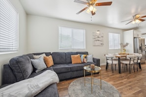 Smart TV, fireplace, video games - Golden Hill 3BR • Sleeps 8 • Near Zoo & Downtown (San Diego)
