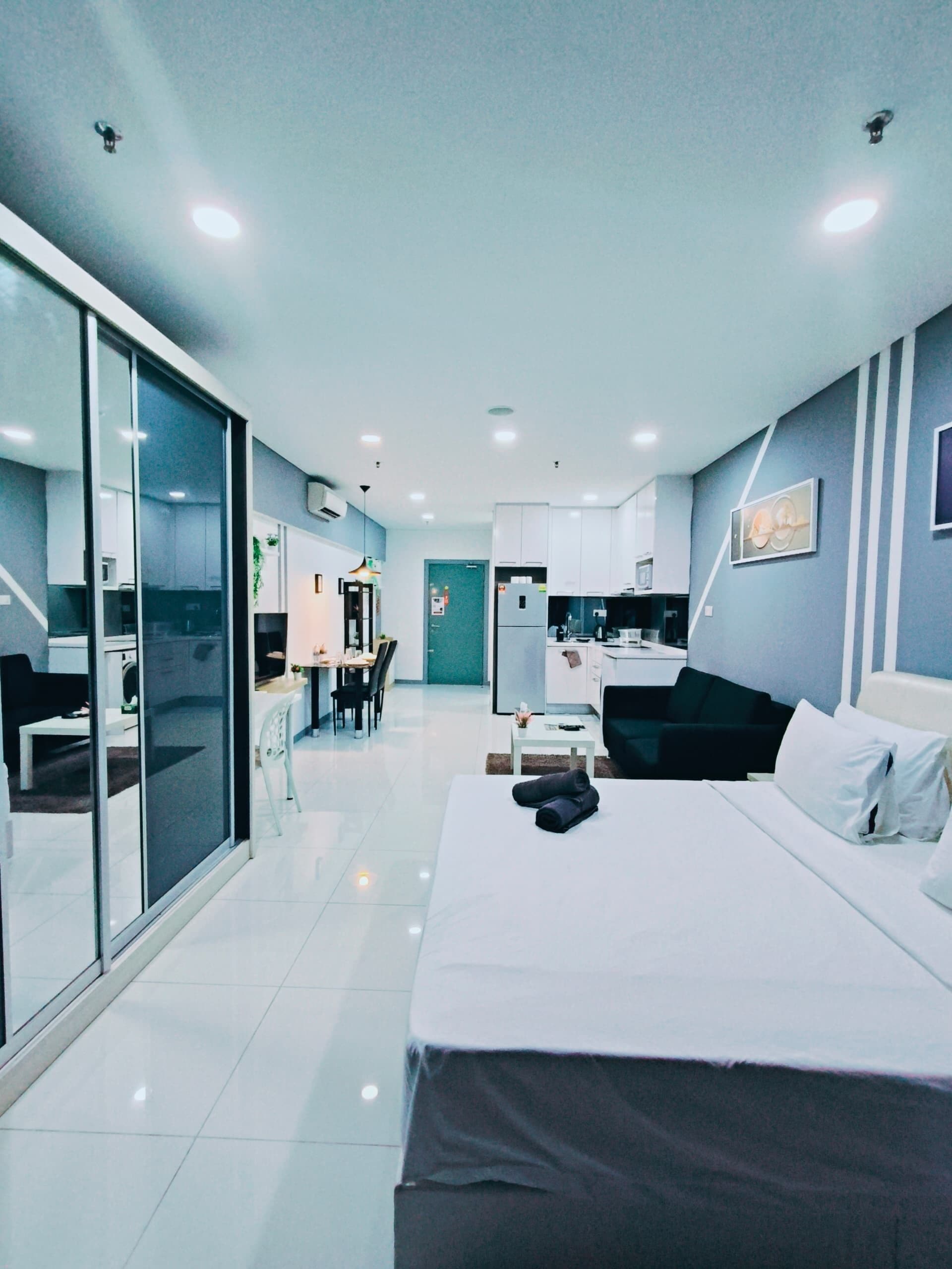 Deluxe Studio, Balcony, City View | Private kitchen | Full-sized fridge, microwave, stovetop, cookware/dishes/utensils