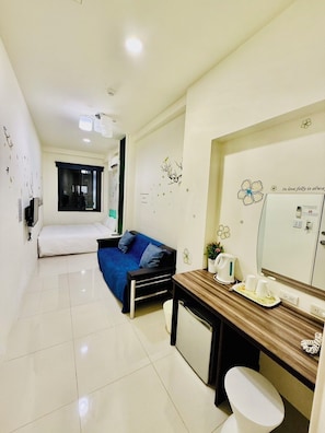 Comfort Double Room, Partial Lake View | Desk, laptop workspace