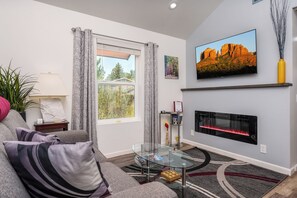 Smart TV, fireplace - Relax in Luxury! ✯ Privacy ✯ Great Amenities! (Sedona)