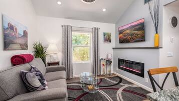 Smart TV, fireplace