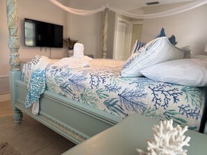 Iron/ironing board, Internet, bed sheets