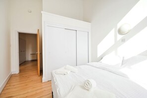 2 bedrooms, iron/ironing board, WiFi, bed sheets - King's Cross Comfort Retreat (London)