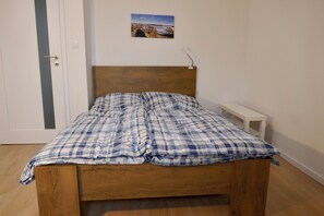 Iron/ironing board, free WiFi, bed sheets