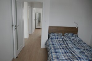 Iron/ironing board, free WiFi, bed sheets