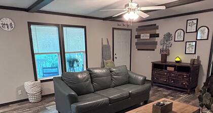 Nice 3-bedroom house with AC in Livingston. Come enjoy the relaxing cabin 301