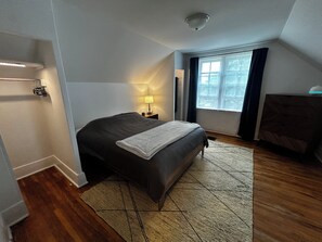 2 slaapkamers, een strijkplank/strijkijzer, wifi, beddengoed