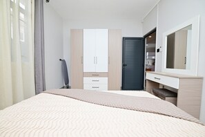 2 bedrooms, desk, iron/ironing board, free WiFi