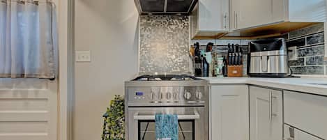 Micro-ondes, four, plaque de cuisson, lave-vaisselle