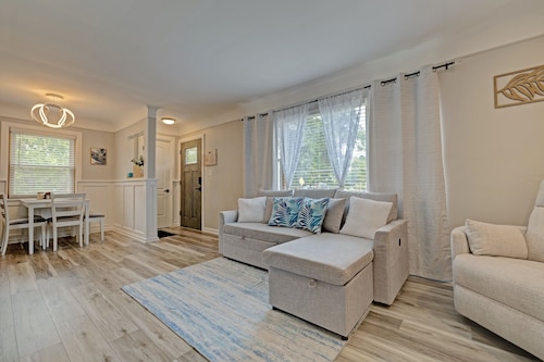 Fully Fenced~ Dog Friendly~13 mins to Pine Knob