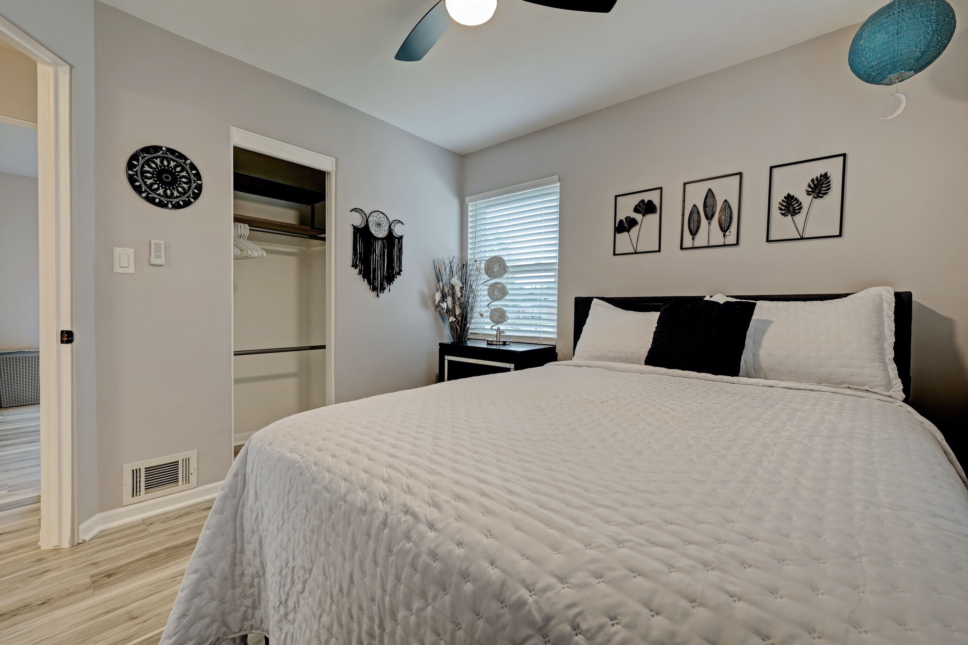 3 bedrooms, iron/ironing board, WiFi, bed sheets