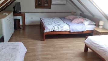 2 bedrooms, iron/ironing board, Internet, bed sheets
