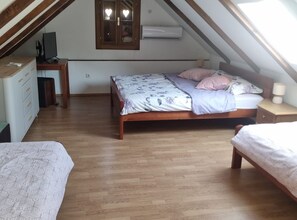 2 dormitorios, tabla de planchar con plancha, Internet y ropa de cama