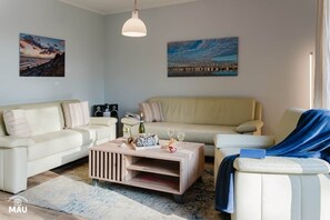 Unclassified image, 3 of 46, button