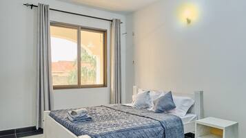 2 chambres, fer et planche à repasser, Wi-Fi, draps fournis