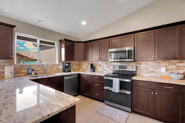 Private kitchen - Beautiful 4-bedroom house with Pool in Tucson (Tucson)