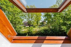 Unclassified image, 4 of 45, button