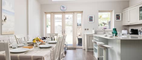 Bouilloire électrique, grille-pain