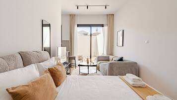 Deluxe-lejlighed - ikke-ryger - balkon | Skrivebord, arbejdsområde til bærbare computere, mørklægningsgardiner